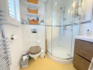 Greenhurst Road- click for photo gallery